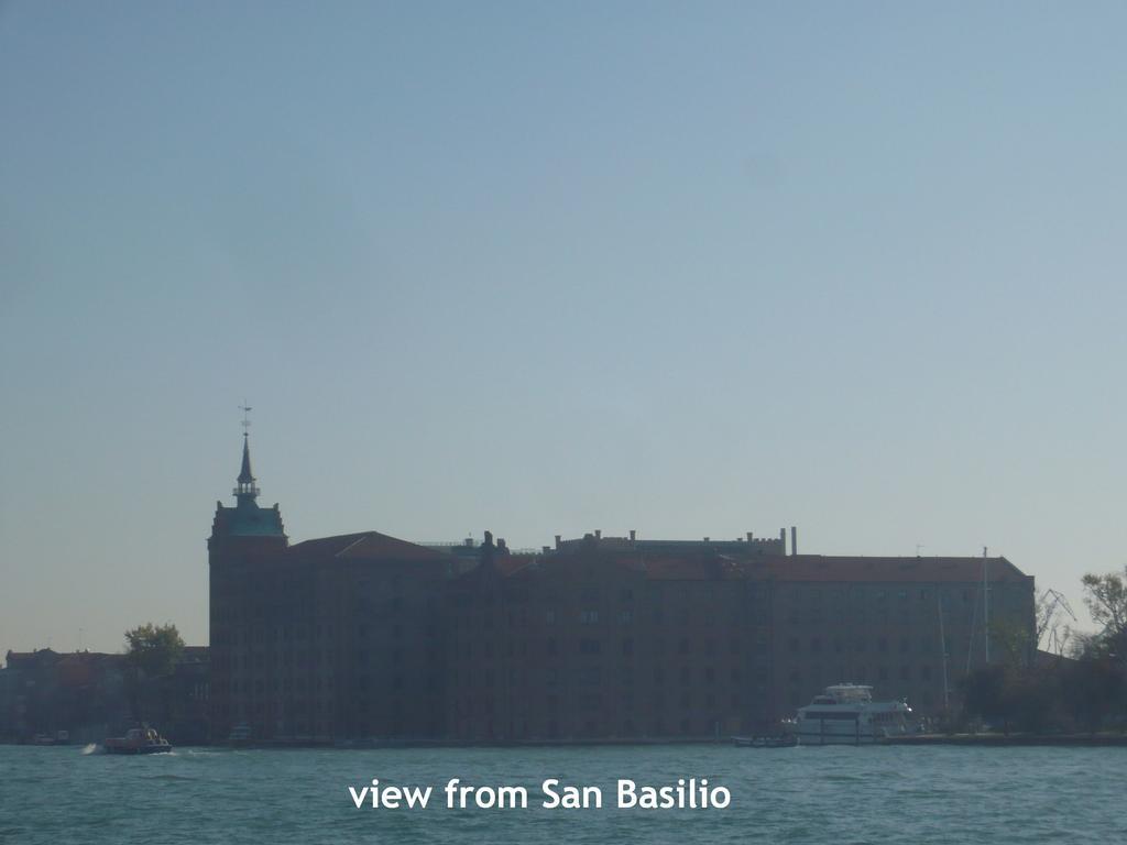 Апартаменты Cruise Harbor Next 4Pax, Mob Aircond, Wifi Венеция Экстерьер фото